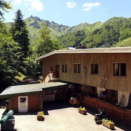 Auberge De Jeunesse Hi Le Mont-Dore Exterior photo